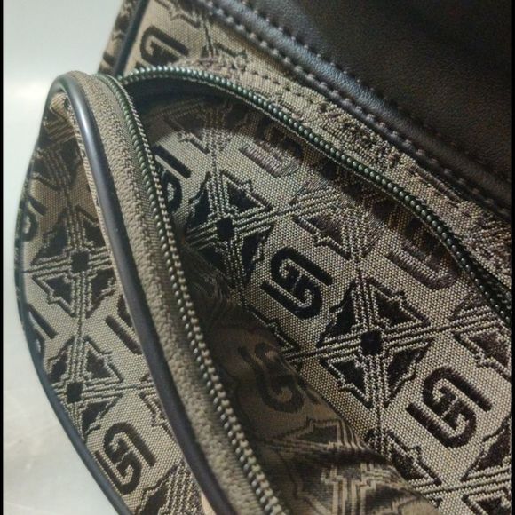 GD Uni-Sex Cross Body Mini Bag - Picture 6 of 12